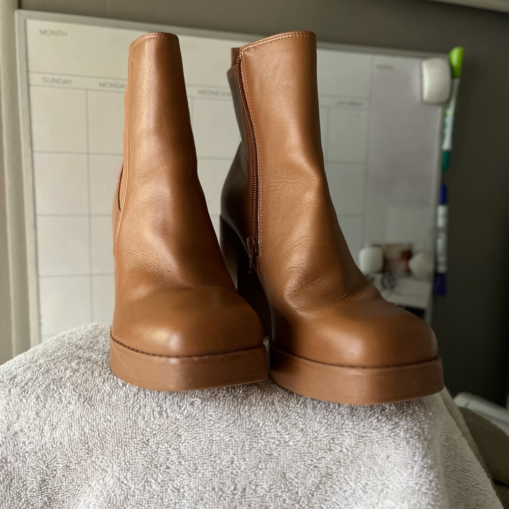Gianni Bini Ah-Mazed Caramel Brown Leather Block Heel Platform Chelsea Boots